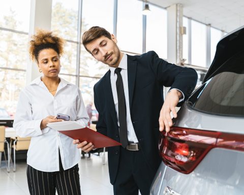 photo of a salesman talking to a customer