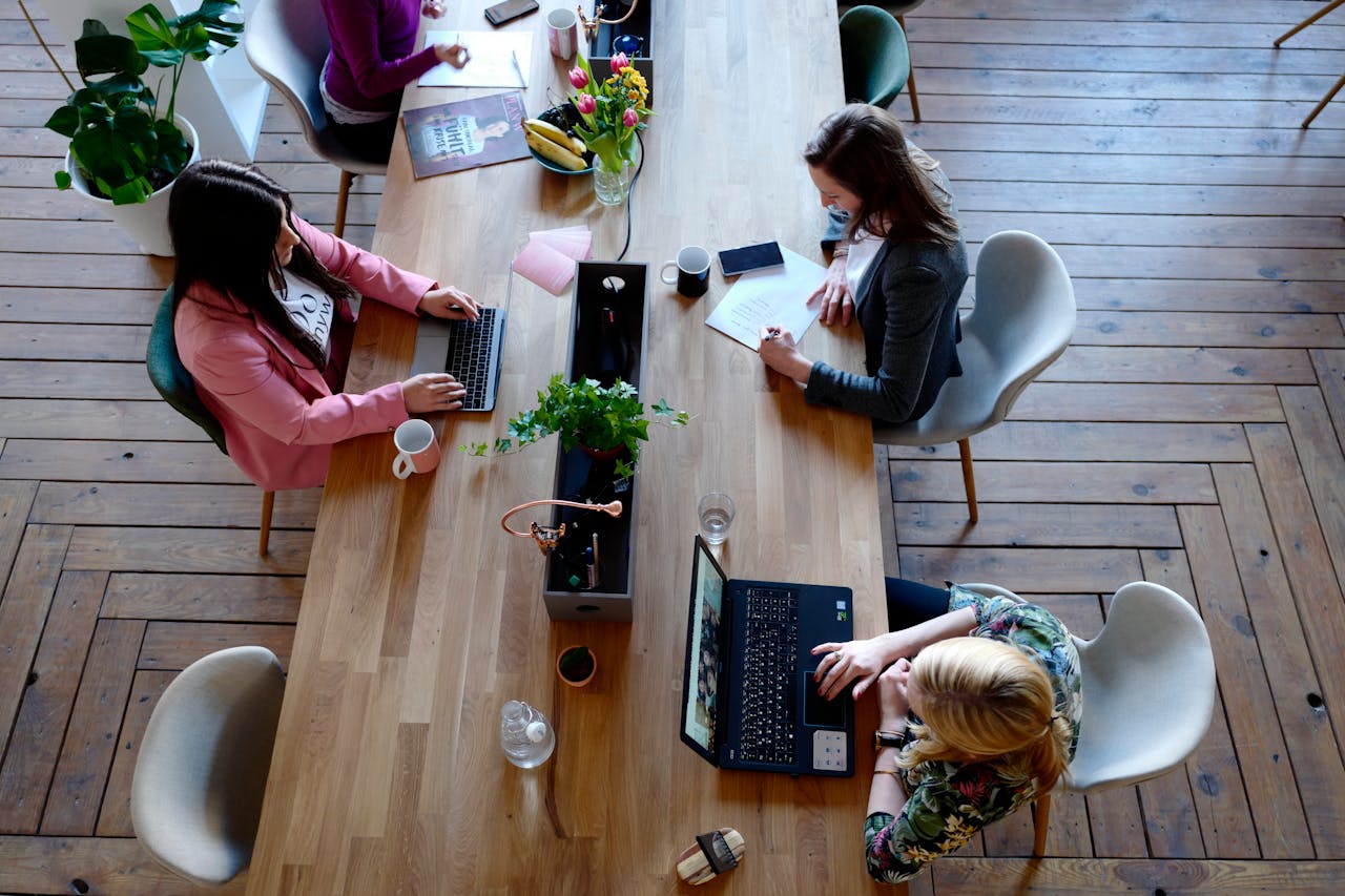 Hoe multifunctionele meubels bijdragen aan een opgeruimd kantoor